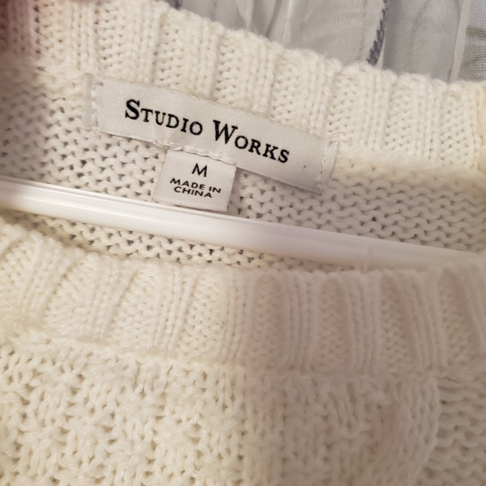 CLOSET CLEAROUT 2 FOR $10 - Picture 2 of 3